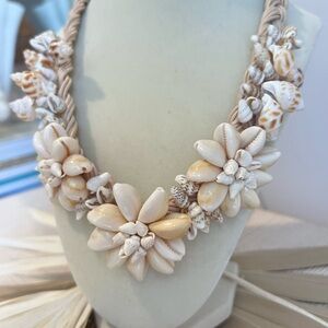 Elegant Shell Necklace in Cream and Tan, NWT